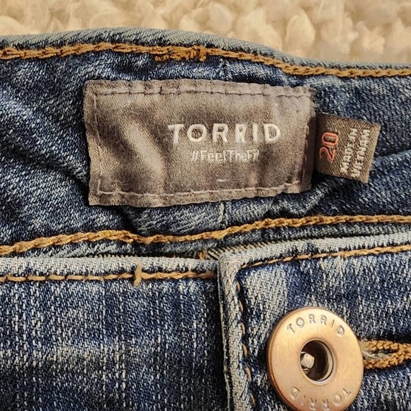 Torrid boho High Rise Raw Hem Shorts medium wash plus size 20 - Picture 8 of 9